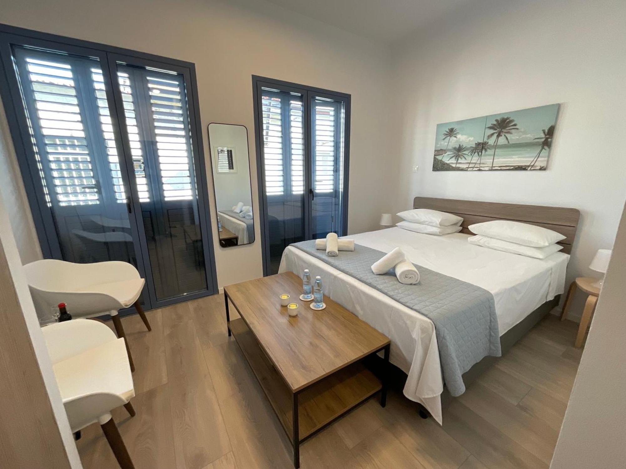 Le Voyageur By The Sea - Furnished Rooms Larnaca Exterior photo