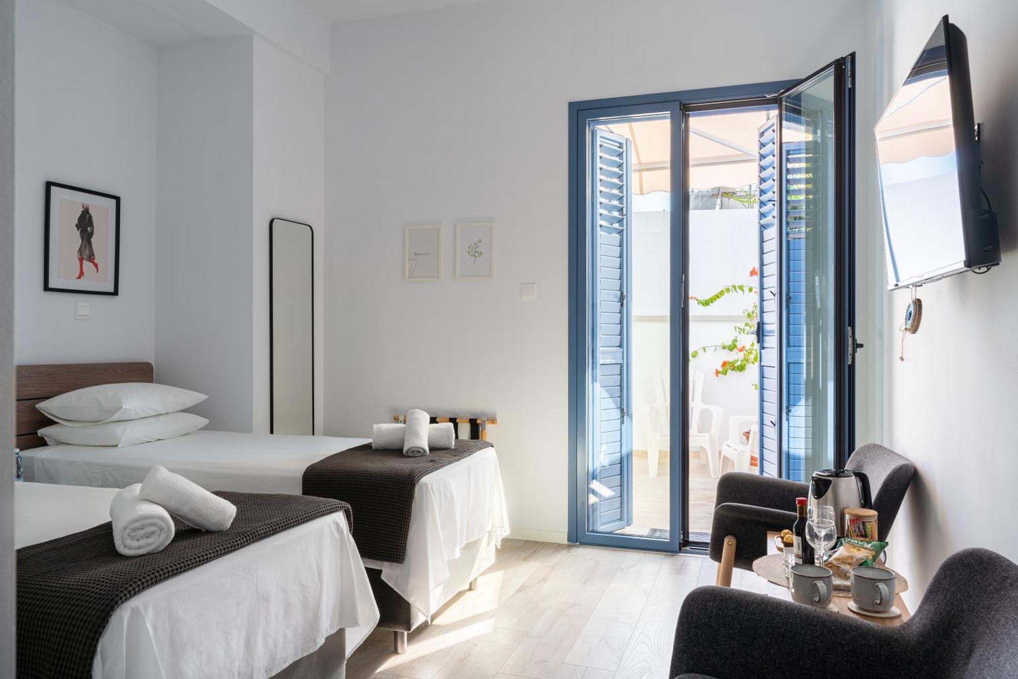 Le Voyageur By The Sea - Furnished Rooms Larnaca Exterior photo